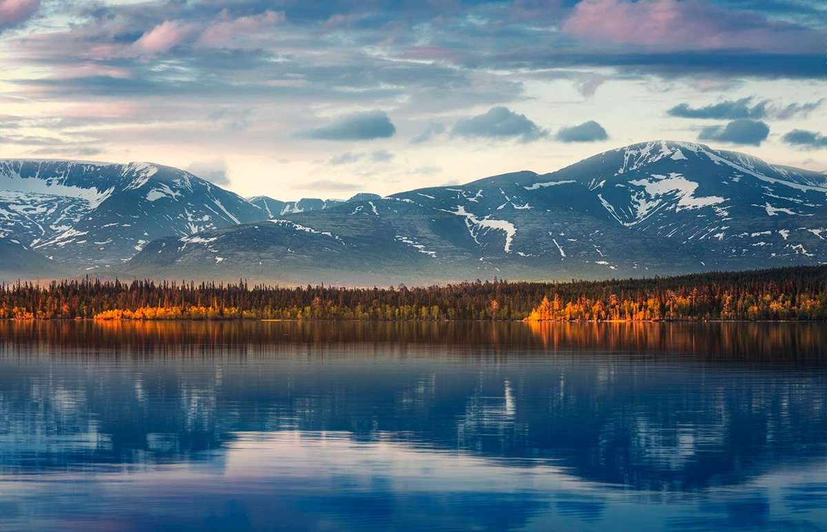 Имандра на фоне Хибин