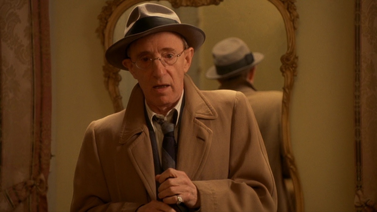 Кадр из фильма «Проклятие нефритового скорпиона» (2001)