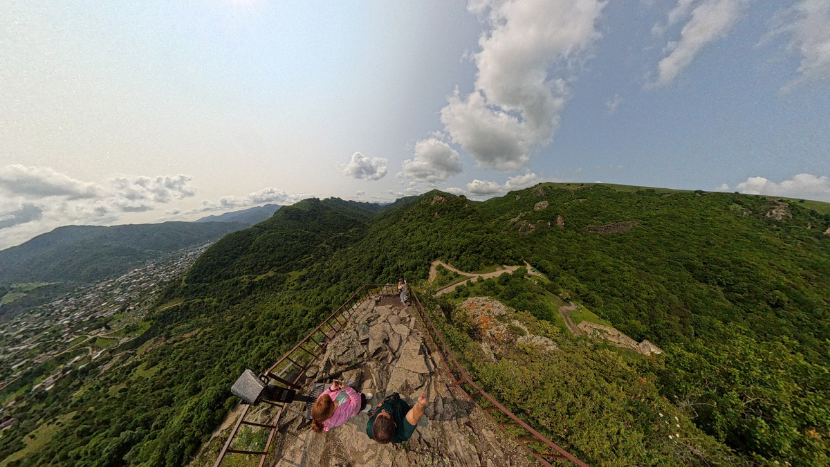 Объемное фото со смотровой площадки Шоанинского храма.