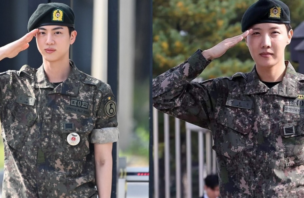     V (слева) и RM (справа) в армейской форме / Фото: фан-аккаунт _BTSMoments_