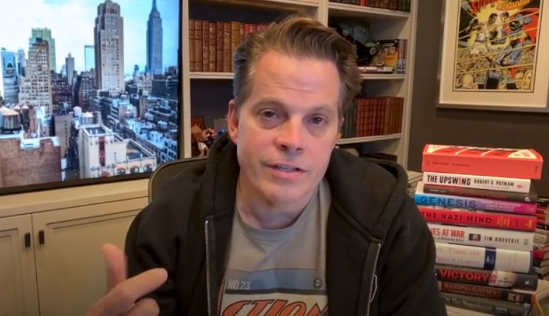 Даже если Дональд Трамп не фигурирует в файлах Эпштейна, Энтони Скарамуччи подозревает, что настоящая уязвимость президента кроется в чем-то ещё более тревожном.