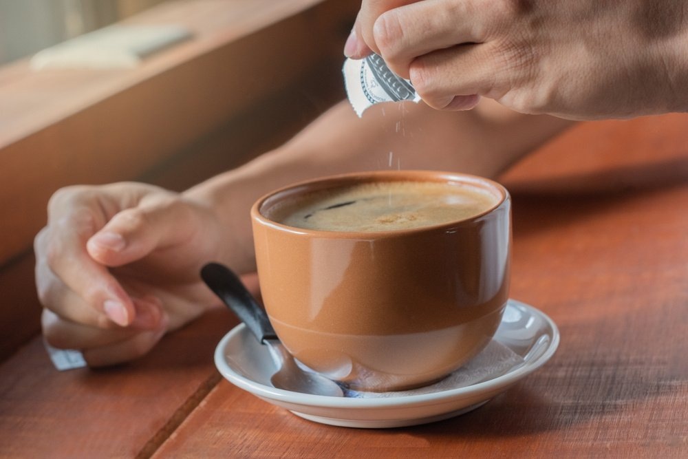    Сахар давно уже считается «белой смертью», поэтому многие люди переходят на его некалорийные заменители. Однако далеко не все они безопасны