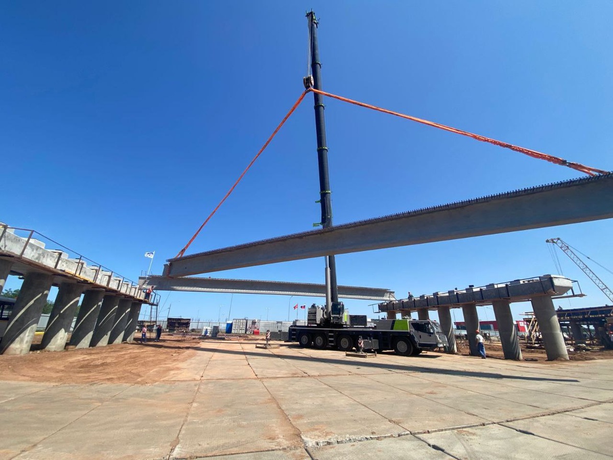    В Оренбурге начали монтировать балки моста на новой транспортной развязке