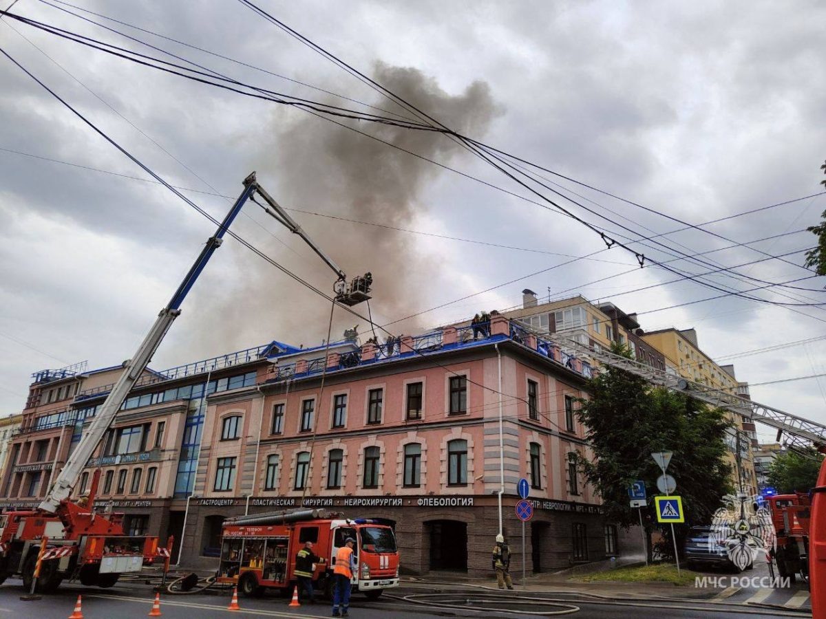    Из здания эвакуировали 100 человек, в том числе 60 пациентов