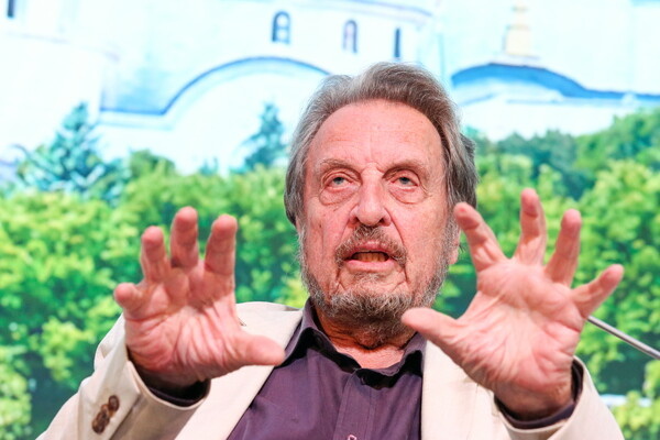 Отец Илона Маска Эррол Маск на «Форуме будущего 2050» в учебно-образовательном кластере «Ломоносов» в Москве / Алена Бжахова/ТАСС  