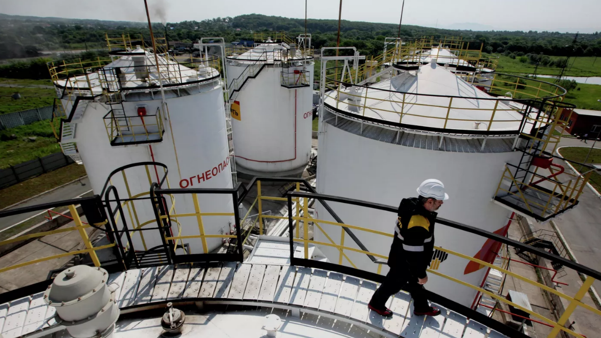     Резервуар для хранения топлива. Источник: ria.ru Автор фото: Виталий Аньков