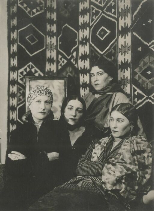 Мария, Оксана, Надежда, Вера Синяковы. / Фото: www.magisteria.ru