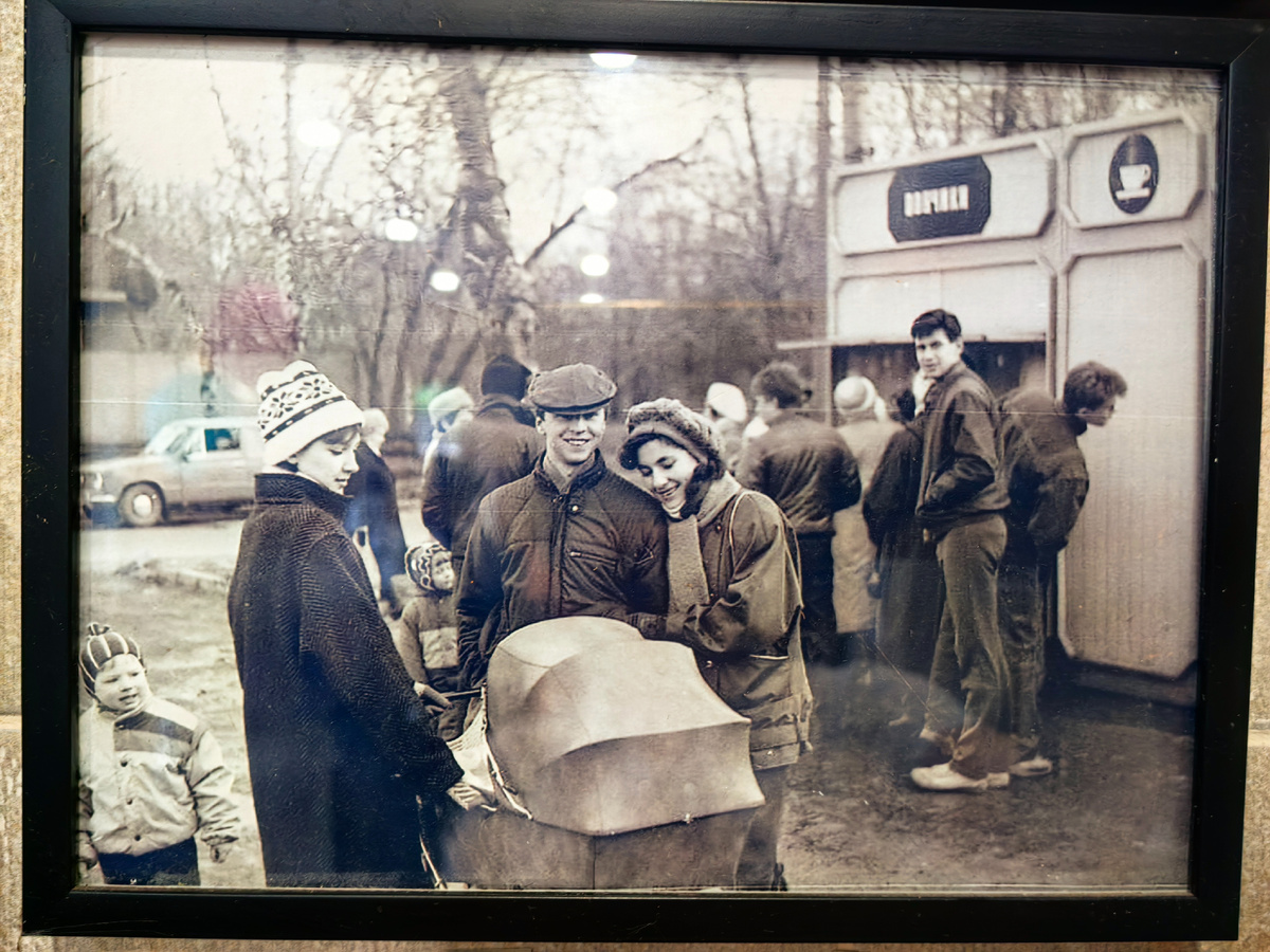 Фото со стены пончиковой, тут накоплено на мини-выставку