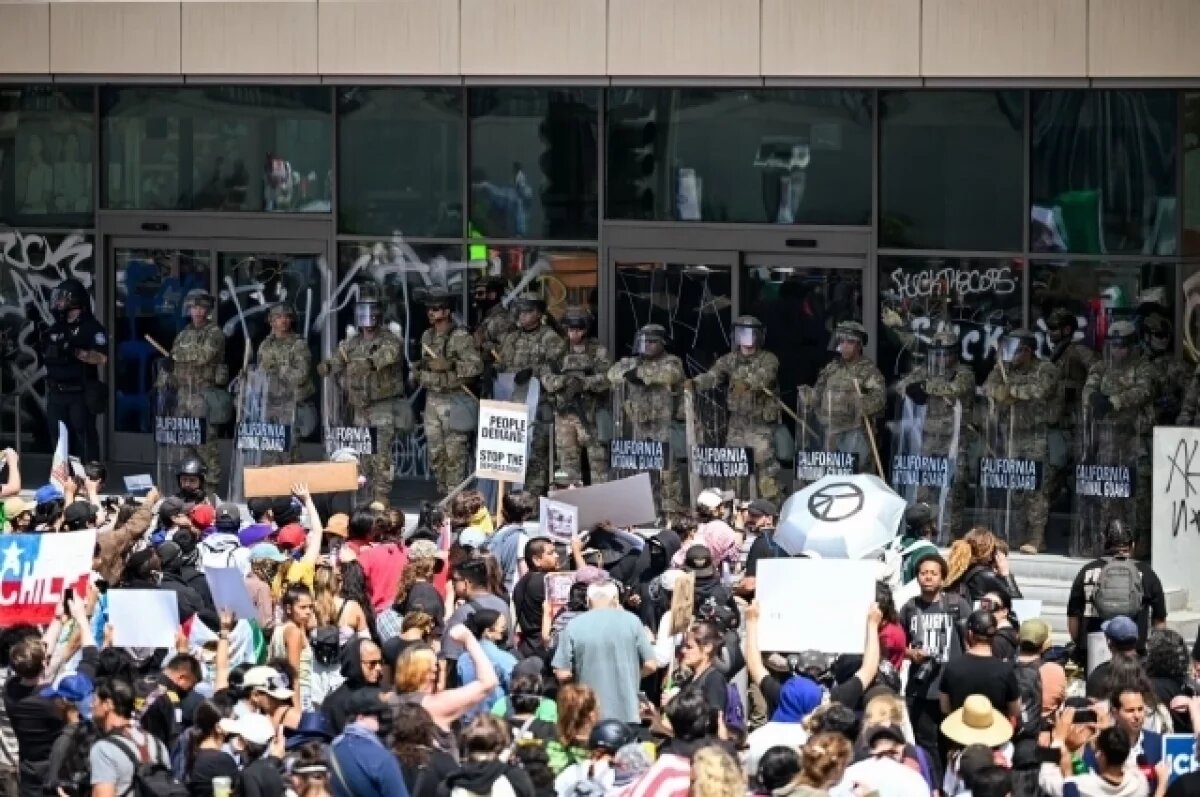    В Лос-Анджелесе полицейский выстрелил резиновой пулей в лоб фотографу NYP