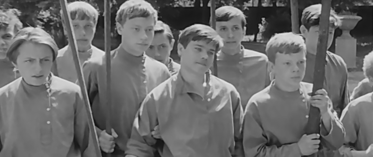 Николай Годовиков (справа) в фильме "Республика ШКИД"