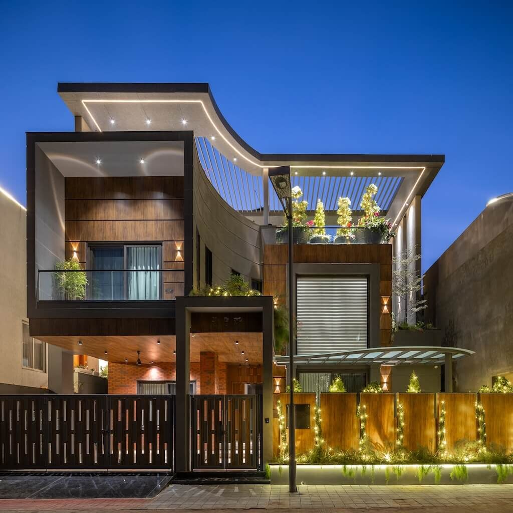 Источник изображения - https://amazingarchitecture.com/storage/files/1742/architecture-projects/rainbow-designers-associates/arora-house/arora-house-indore-rainbow-designers-associates-1.jpg