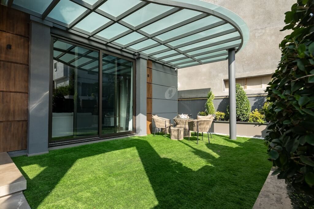 Источник изображения - https://amazingarchitecture.com/storage/files/1742/architecture-projects/rainbow-designers-associates/arora-house/arora-house-indore-rainbow-designers-associates-4.jpg