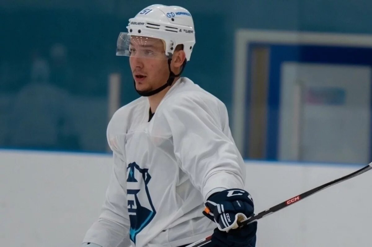    Состав хоккейной «Лады» пополнил Олег Попов