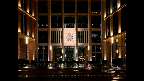 Пешеходный фонтан в Невской ратуше в Санкт-Петербурге