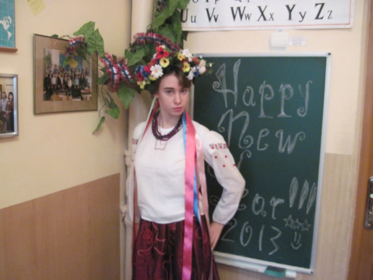 Ориби Каммпирр. Народный костюм. Сценка в классе, 2012 - 2013 гг. © Copyright: Ориби Каммпирр