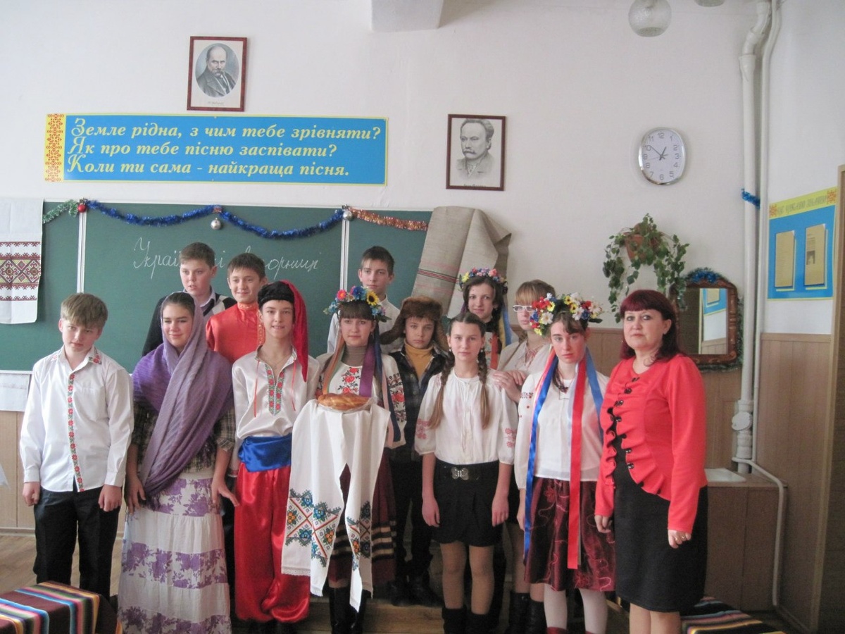 Ориби Каммпирр. Сценка в украинском стиле в классе, 2012 - 2013 гг. © Copyright: Ориби Каммпирр