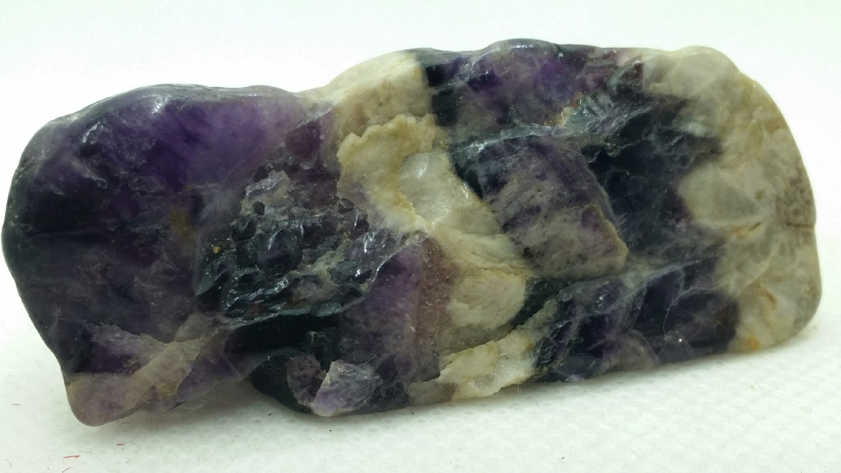 https://meshok.net/item/323730919_Аметист_натуральный_минерал_камень_кристалл_самородок_шевронный_аметист_6_2_см_вес_45_гр?from=lots-on-sale