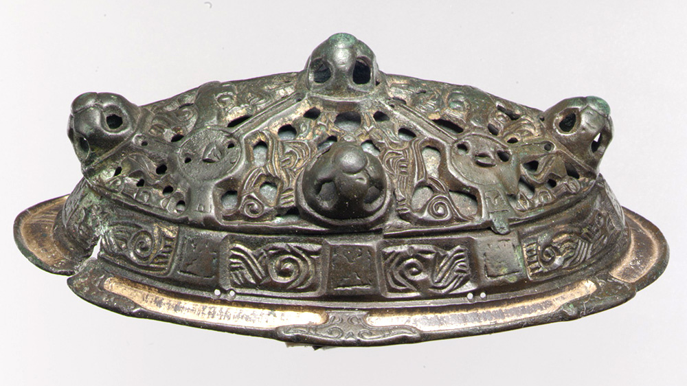 Овальная брошь, X век. Литая бронза с позолотой