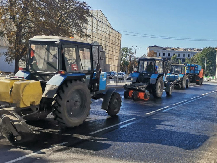     Петербургская техника на дорогах Мариуполя. Фото: gov.spb.ru