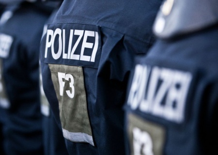    Германия скатывается в привычную колею — к войне с Россией. «Полицаи времён Третьего рейха» изъяли паспорта у семьи главы офиса «России сегодня» в ФРГ