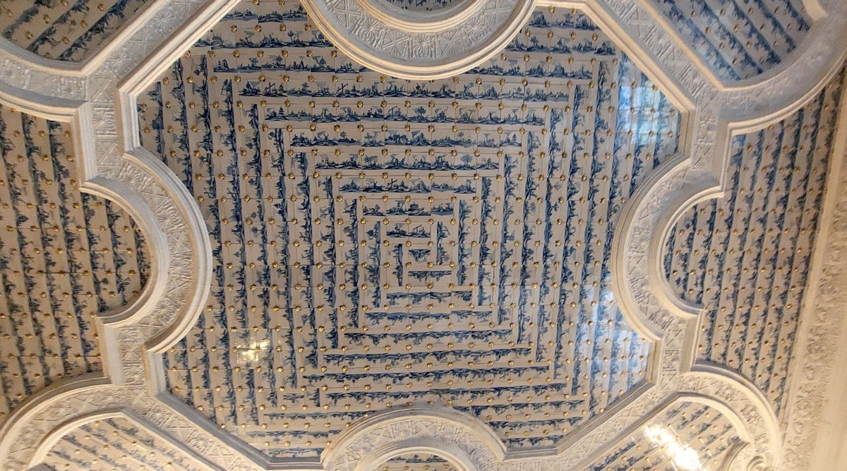 Фото автора. Даже потолок в голландских изразцах.