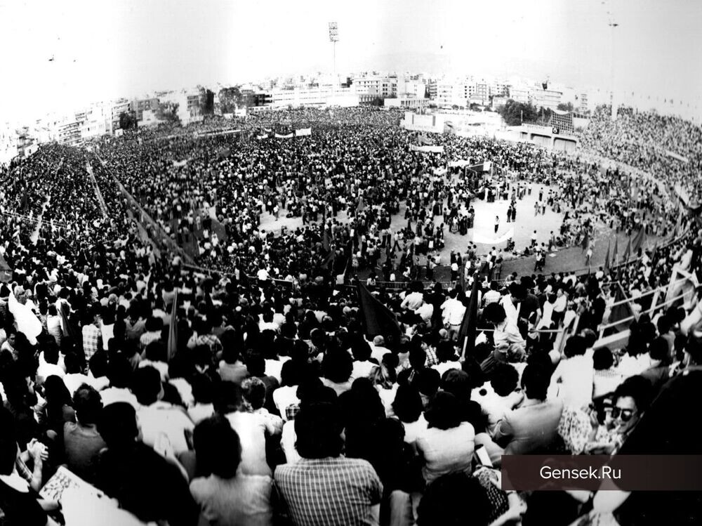 Выступление на митинге в Афинах, 1978