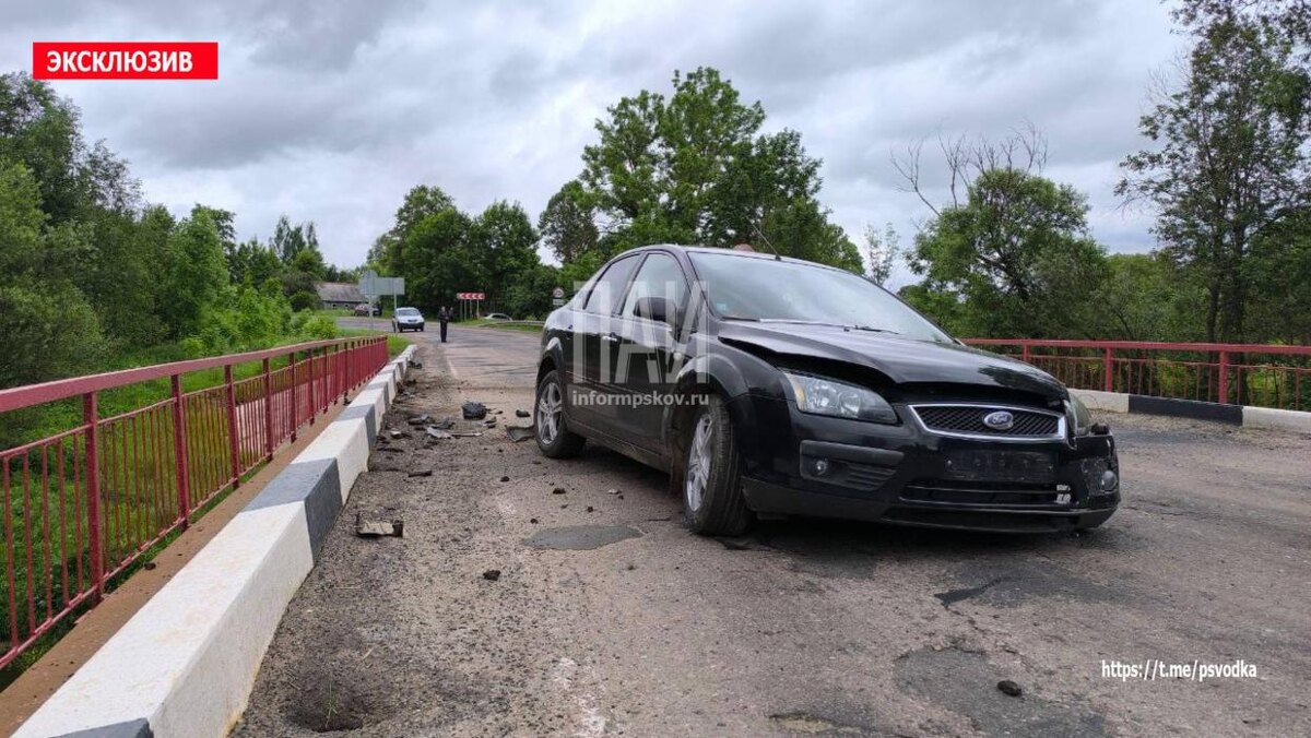 Автомобиль врезался в ограждение на мосту в Локнянском районе
Фото: Telegram-канал «Псковская сводка. ПАИ»