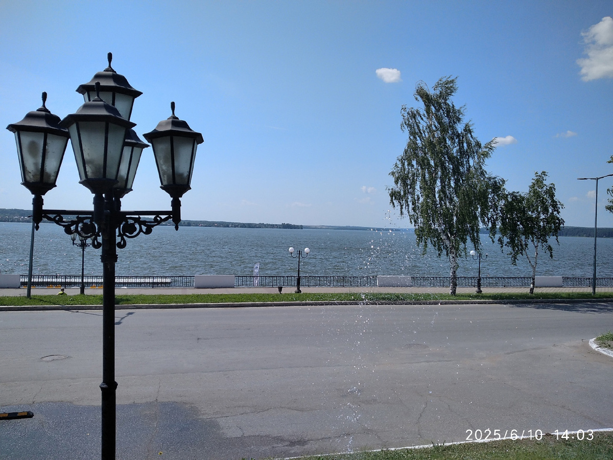 Сфотографировала, когда дети уже ушли, сама с удовольствием тоже бы туда залезла в жару