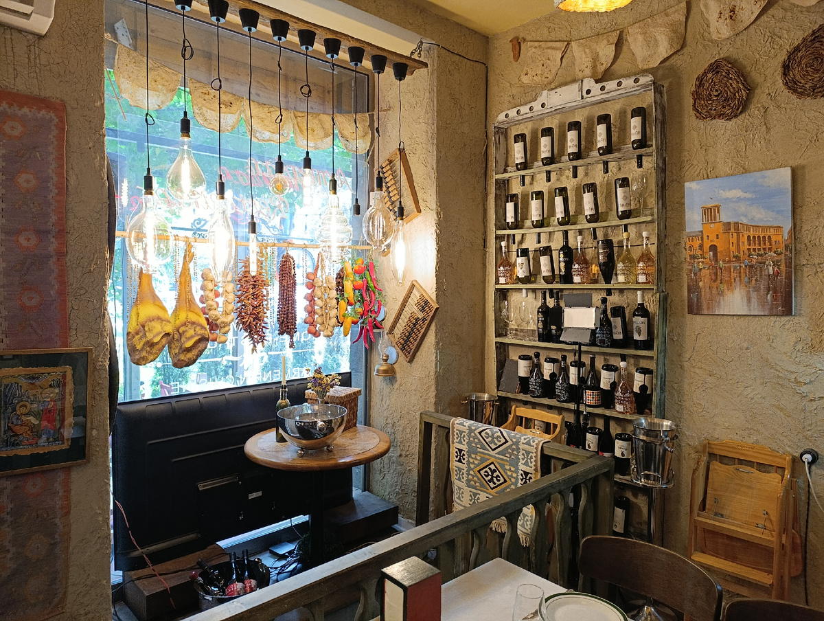 Зал дом-ресторана Еранкюни