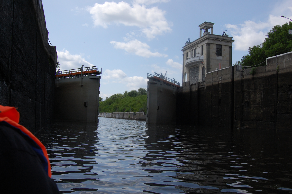 Нижние воротв 8ого шлюза закрываются