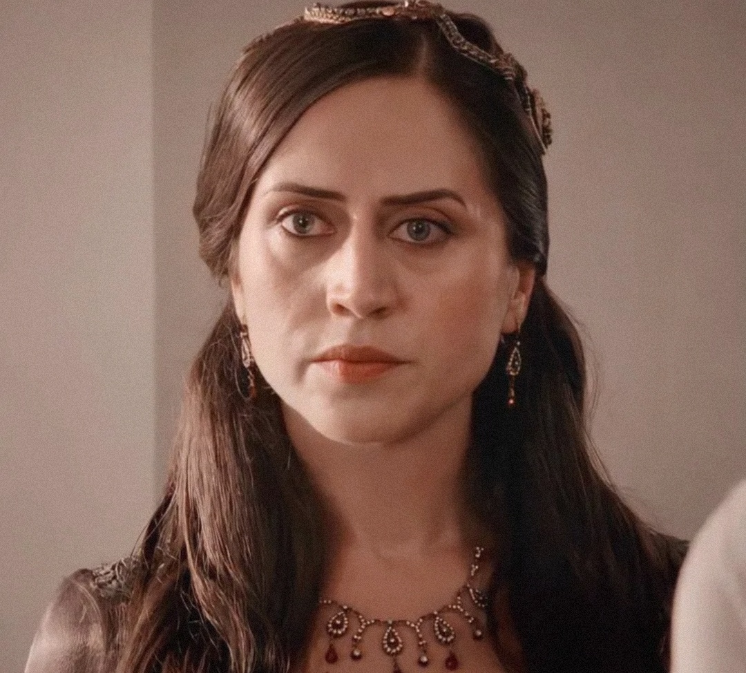 Гюльфем задумчиво поглядела на Атике. 