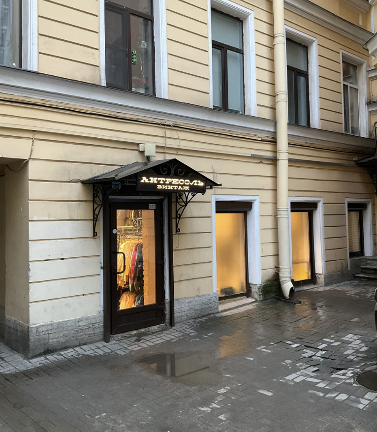 вход с улицы очень удобно! 