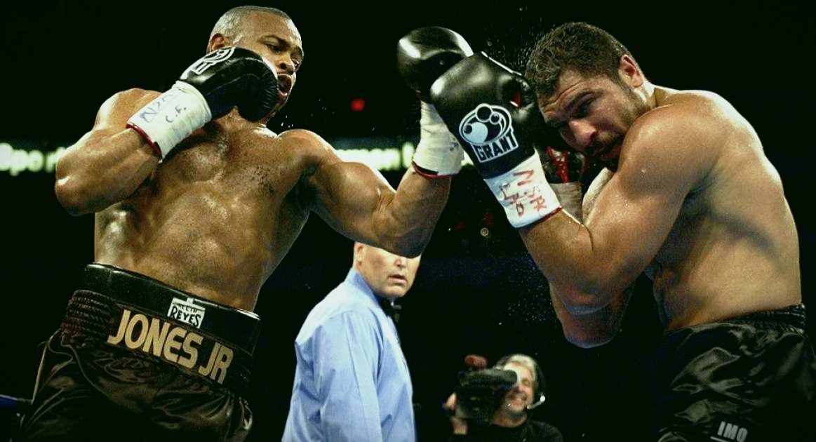 Рой Джонс в бю с Джоном Руисом