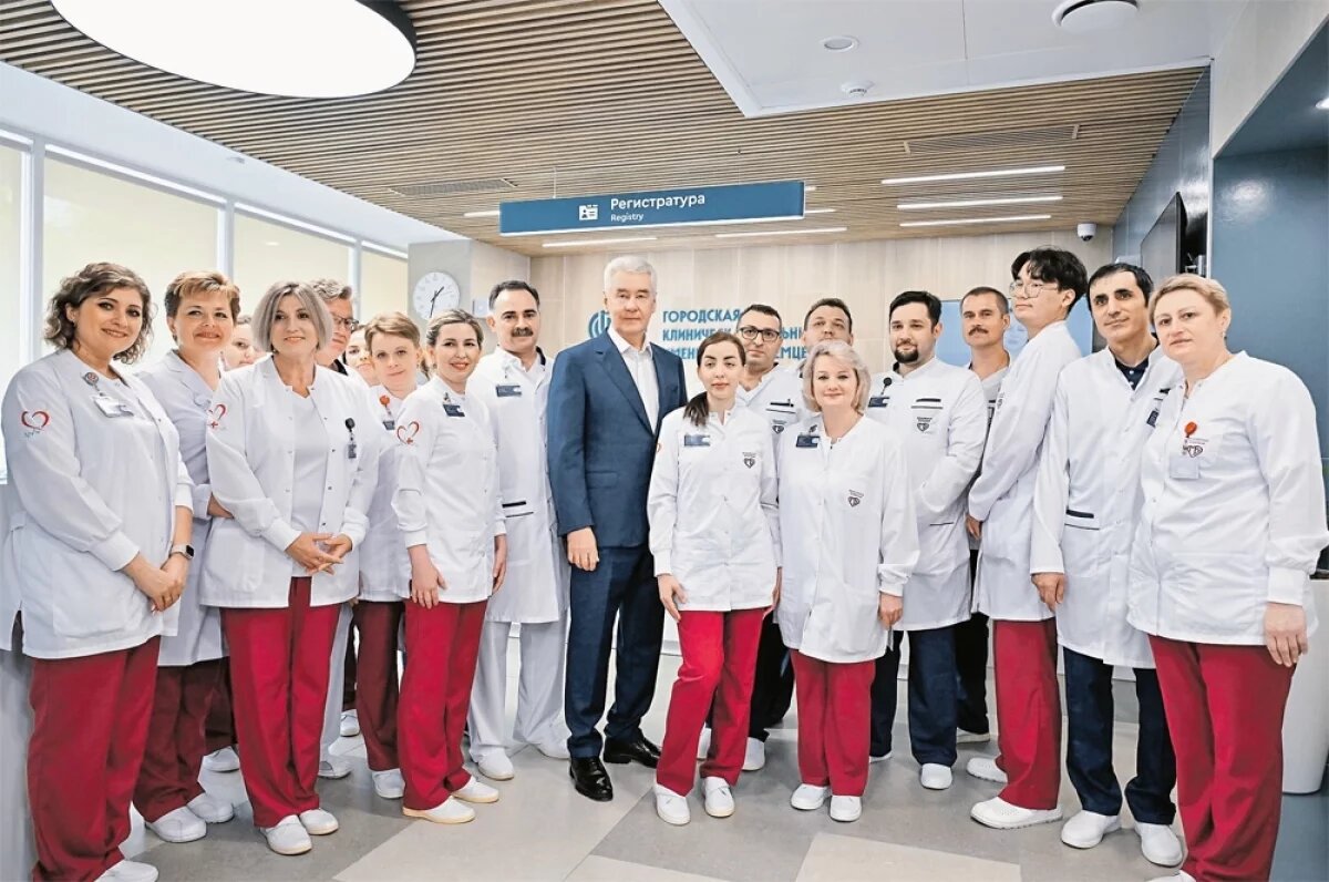    Мэр Москвы Сергей Собянин поздравил сотрудников стационара с профессиональным праздником и пожелал им успешной работы в обновлённой клинике.