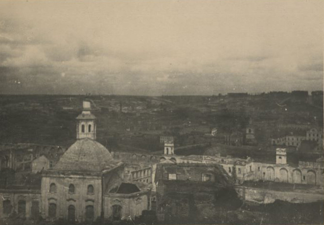 Вид города Смоленска. Подготовительный материал к диссертации "Музей Города Смоленска" Пограницкой Н.В. Руководитель Гольц Г.П. Институт аспирантуры Академии архитектуры СССР. 1944. Музей МАРХИ.