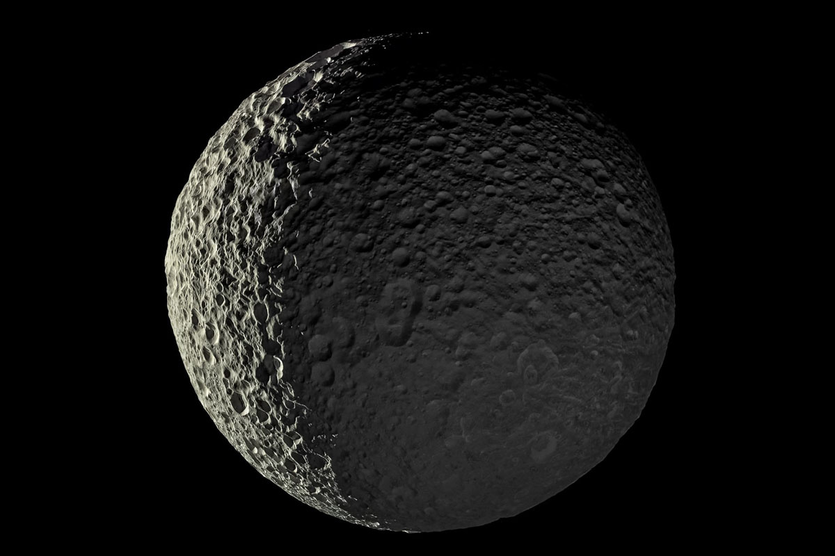 Самый детальный снимок Мимаса на сегодняшний день / © NASA/JPL-Caltech/Space Science Institute
