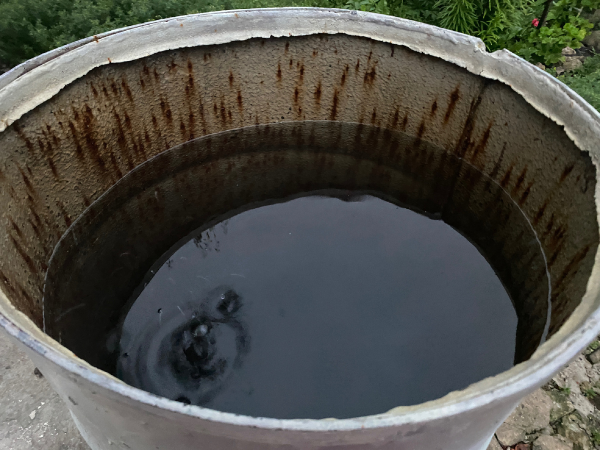 Буль с крыши в бочку… буль-буль по голове,- дождь опять заморосил…