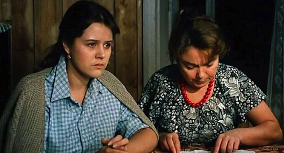    Янина Лисовская в фильме «Любовь и голуби». Кадр из фильма