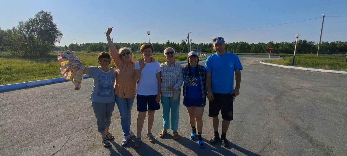 Всем привет от нашей компании... Тут только шесть... Плюс ещё двое😄