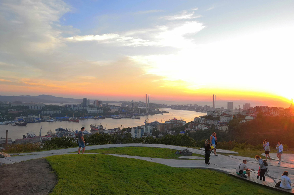 Проходы на Алексеевскую сопку заблокированы уже несколько месяцев, что создает проблемы для экскурсионных групп.  Фото: Фото: ФедералПресс / Анастасия Полетаева