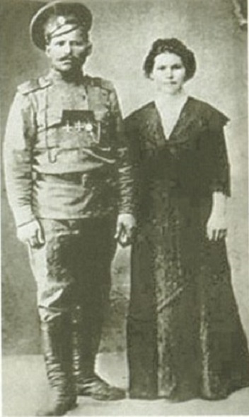 Василий Чапаев с женой Пелагей Метлиной, 1916 год