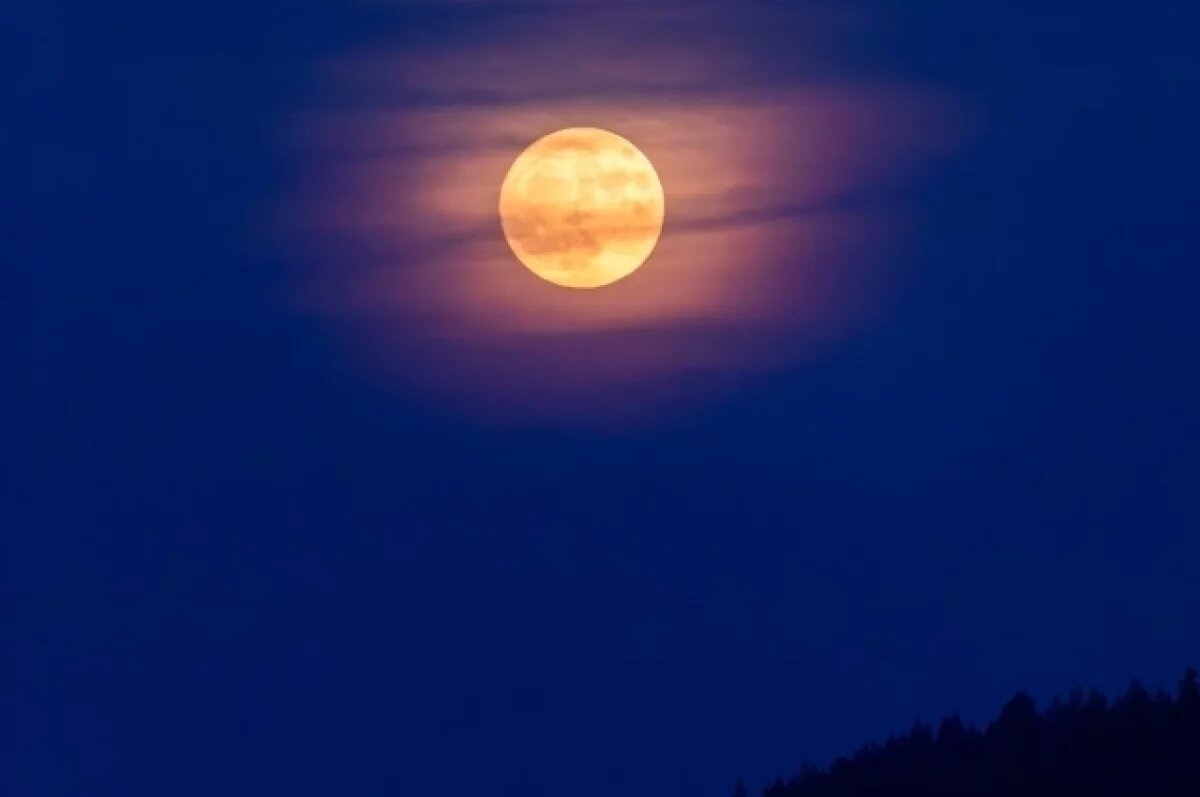    Над регионами России взошла «Клубничная Луна»