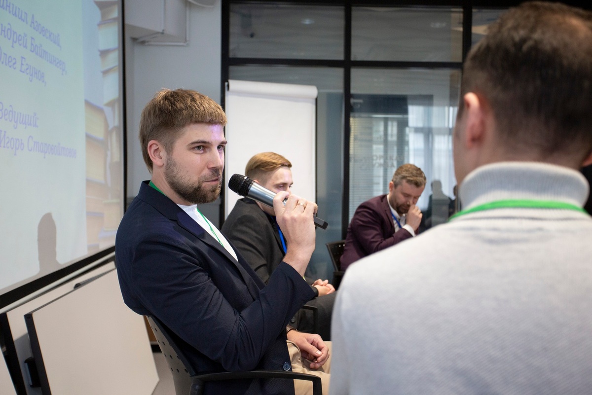 Олег Егунов на паблик-токе «Книги в жизни не книжных людей» фестиваля ТОМ III