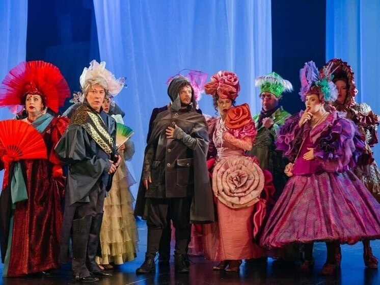     Сцена на балу у губернатора. Фото: Мария Зубкова