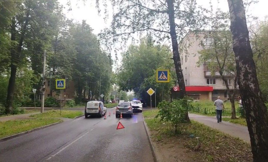    На улице Саврасова водитель автомобиля Toyota сбила 10-летнюю школьницу