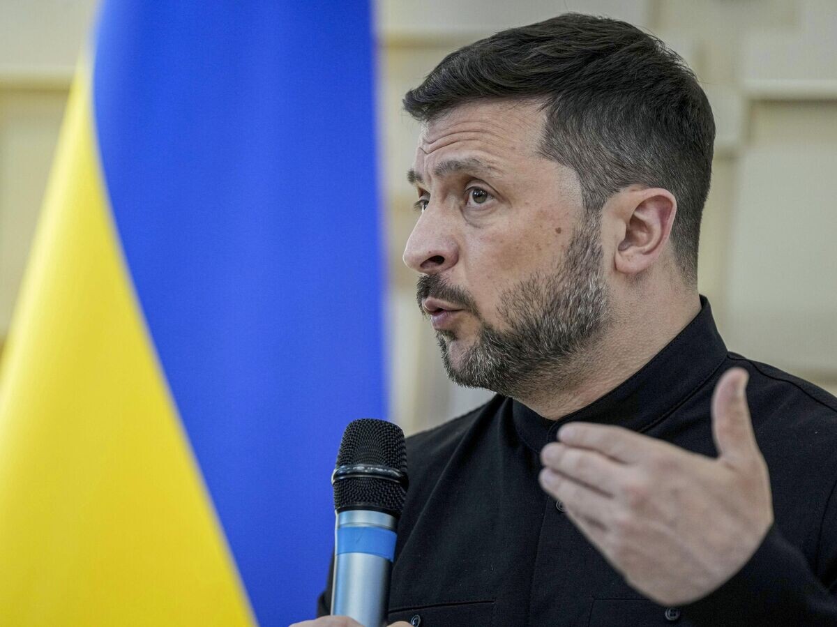    Владимир Зеленский во время пресс-конференции в посольстве Украины в Анкаре, Турция© AP Photo / Evgeniy Maloletka