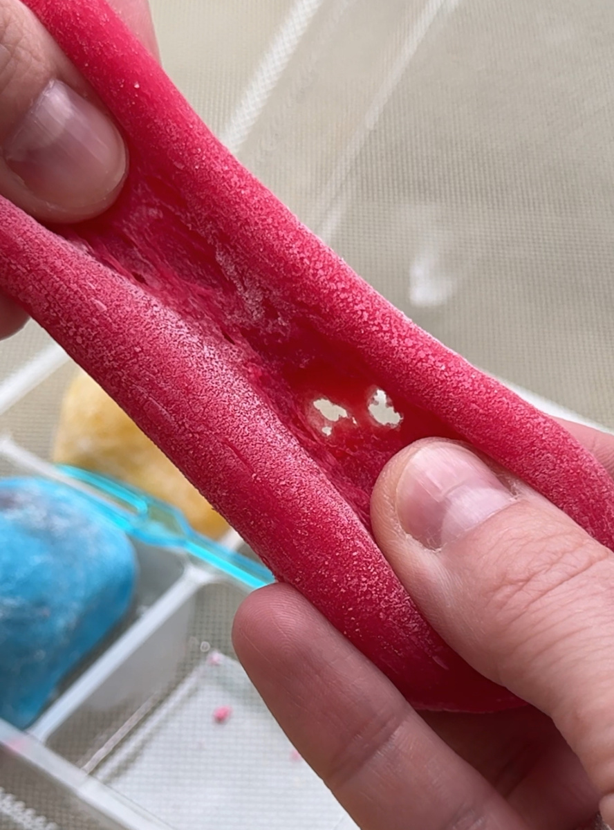 Клубничный Моти. Тесто отлично тянется 