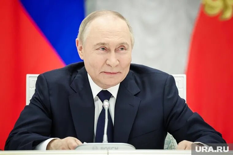 Владимир Путин поздравил медицинских работников с их профессиональным праздником. Фото: Роман Наумов © URA.RU