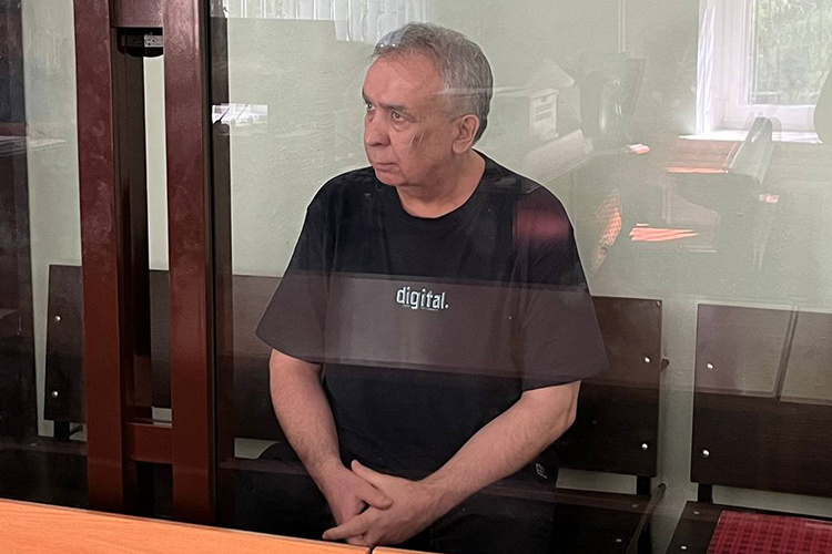    Вахитовский районный суд Казани продолжает судебное следствие по уголовному делу бывшего директора Института международных отношений (ИМО) КФУ Рамиля Хайрутдинова.   
Фото: Альбина Фархутдинова