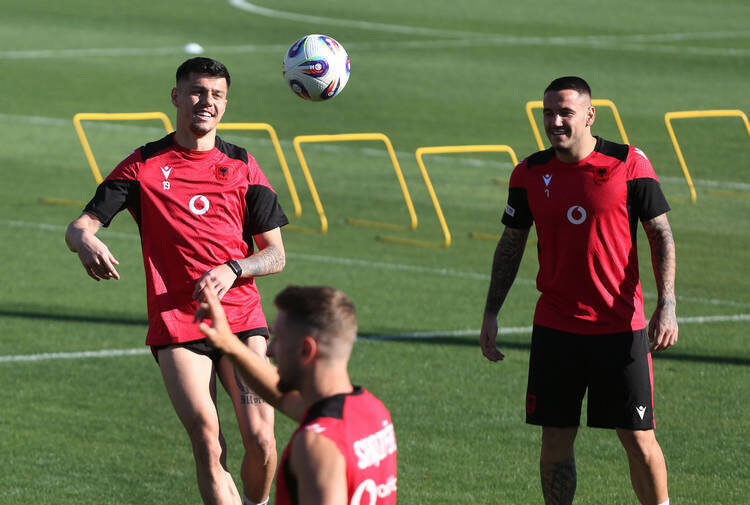    Мирлинд Даку (слева) и Рей Манай / фото: IMAGO, MALTON DIBRA, globallookpress.com